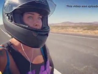Felicity feline motorcycle enchantress sürmek aprilia in lifçik